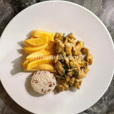 Köri-Soslu Mantarlı Tavuk
