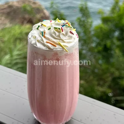 Çilekli Milkshake